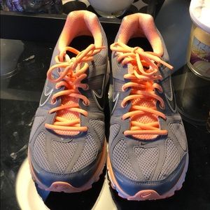 Women’s gray and orange Nike running shoe (size 9)
